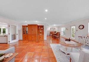 2/2 salt water pool home with king beds