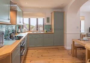 2 ARMADA HOUSE, pet friendly, country holiday cottage in Hope Cove