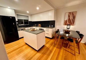 2 Bdrm Apt in Annandale with Courtyard & Parking