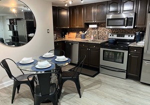 2 bdrm ENG BSMT apartment in dcs historical neighborhood Bloomingdale