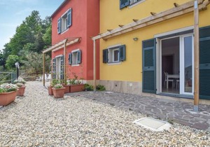 2 bedroom accommodation in Framura