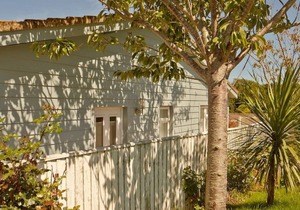 2 bedroom accommodation in Freshwater, Colwell Bay