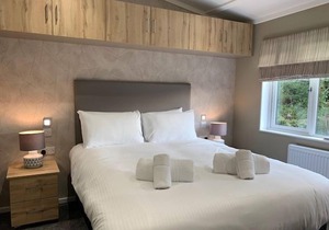 2 bedroom accommodation in Albury, Guildford