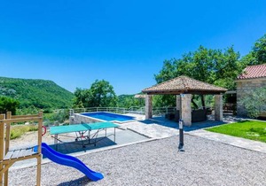 2 bedroom accommodation in Mrcevo