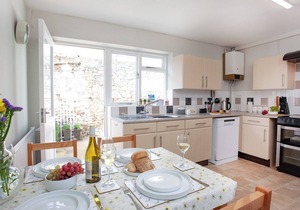 2 bedroom accommodation in Dawlish