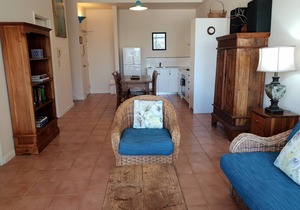 2 bedroom apartment in fabulous South Fremantle