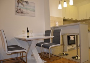 2-bedroom apartment with a seaview "Podmaine 70"