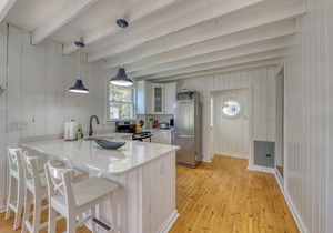 2 Bedroom Apt. in Ocean Bay Park, walk to beach and entertainment