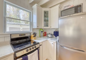 2 Bedroom Apt. in Ocean Bay Park, walk to beach and entertainment