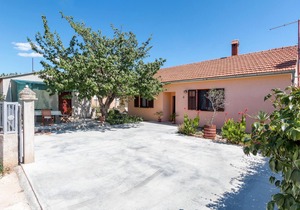 2 bedroom beautiful home in Sikici
