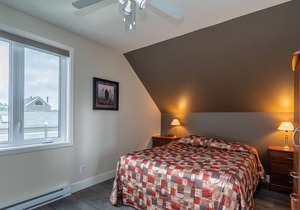 2 bedroom condo with water park, spa and gym!