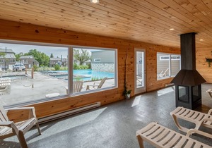 2 bedroom condo with water park, spa and gym!