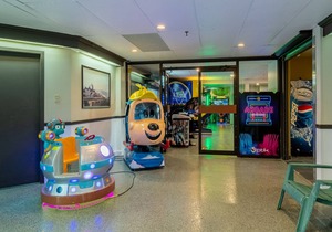 2 bedroom condo with water park, spa and gym!
