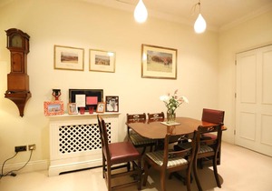 2 Bedroom Flat With Patio Close To Victoria