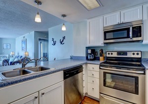 2 Bedroom Oceanfront Bedroom - Sea of Dreams