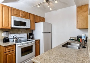 2 BR Cocoa Beach Direct OCEANFRONT Condo with Private Balcony