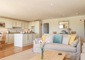 2 BURGH ISLAND CAUSEWAY, family friendly, with pool in Bigbury-On-Sea