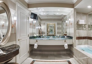 2 Connecting Suites at a 5⭐️ Hotel