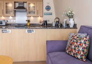 2 DRIFTWOOD, family friendly, country holiday cottage in West Bay