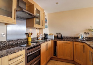 2 DRIFTWOOD, family friendly, country holiday cottage in West Bay