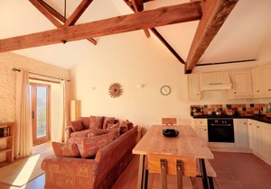 2 HOME FARM SOUTH, pet friendly, with a garden in Lyme Regis