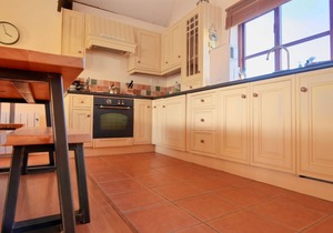 2 HOME FARM SOUTH, pet friendly, with a garden in Lyme Regis