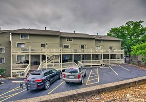 2 Mi to Margaritaville Resort Lake-View Retreat!