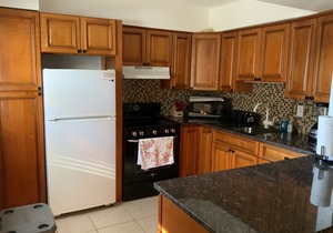 2 min walk to LIDO BEACH & approx 5-7 min walk to ST ARMANDS CIRCLE