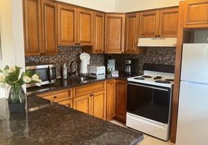 2 min walk to LIDO BEACH. approx 5-7 min walk to ST. ARMANDS CIRCLE