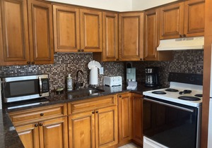 2 min walk to LIDO BEACH. approx 5-7 min walk to ST. ARMANDS CIRCLE