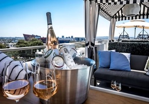 2 Modern Units! Family- Friends Reunion at the Rooftop Poolside Bar