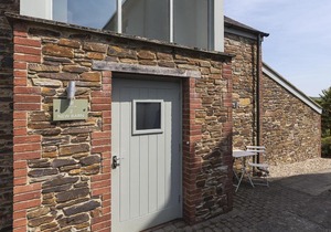 2 New Barn, Hillfield Village