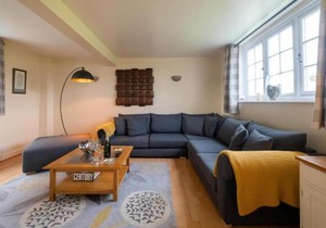 2 Ogilvie Lodge