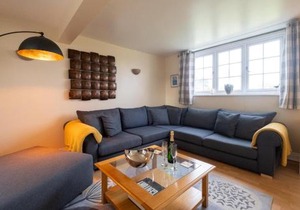 2 Ogilvie Lodge