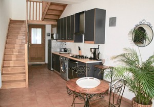 2-person gîte in a Mas Languedocien with swimming pool and jacuzzi