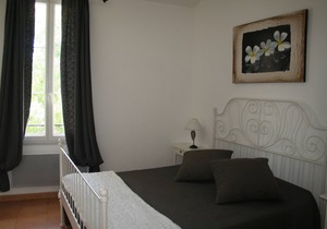 2-person gîte in a Mas Languedocien with swimming pool and jacuzzi
