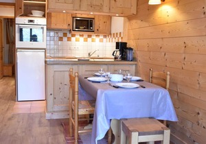 2-room apartment with balcony in Méribel, close to shops and slopes