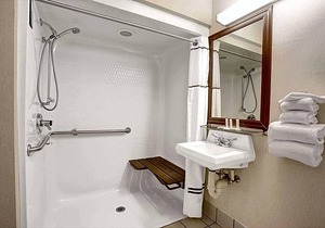 2-Star Hotel ∙ Baymont by Wyndham Monroe