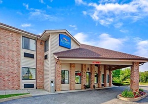 2-Star Hotel ∙ Baymont by Wyndham Monroe
