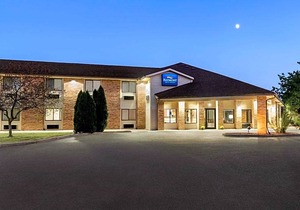 2-Star Hotel ∙ Baymont by Wyndham Monroe