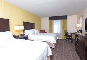 2-Star Hotel ∙ Hampton Inn & Suites Saginaw