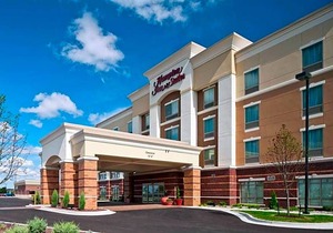 2-Star Hotel ∙ Hampton Inn & Suites Saginaw