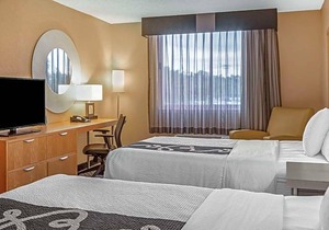 2-Star Hotel ∙ La Quinta by Wyndham Naples Downtown