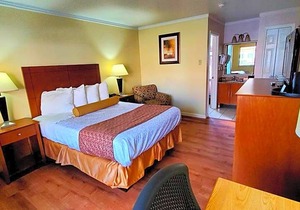2-Star Hotel ∙ Best Western Plus Northwoods Inn