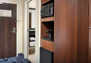 2-Star Hotel ∙ Fairfield Inn & Suites Baltimore BWI Airport