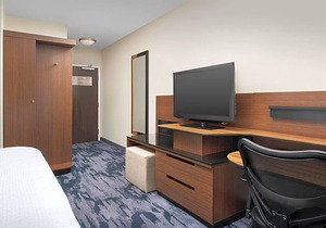 2-Star Hotel ∙ Fairfield Inn & Suites Baltimore BWI Airport