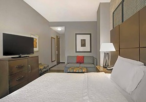 2-Star Hotel ∙ Hampton Inn and Suites Austin University Capitol
