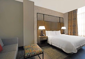 2-Star Hotel ∙ Hampton Inn and Suites Austin University Capitol