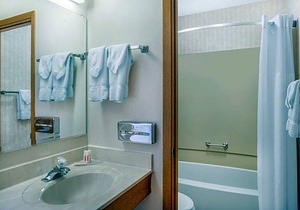 2-Star Hotel ∙ Days Inn by Wyndham Marquette