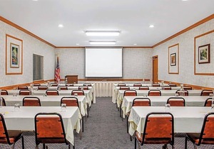 2-Star Hotel ∙ Days Inn by Wyndham Marquette